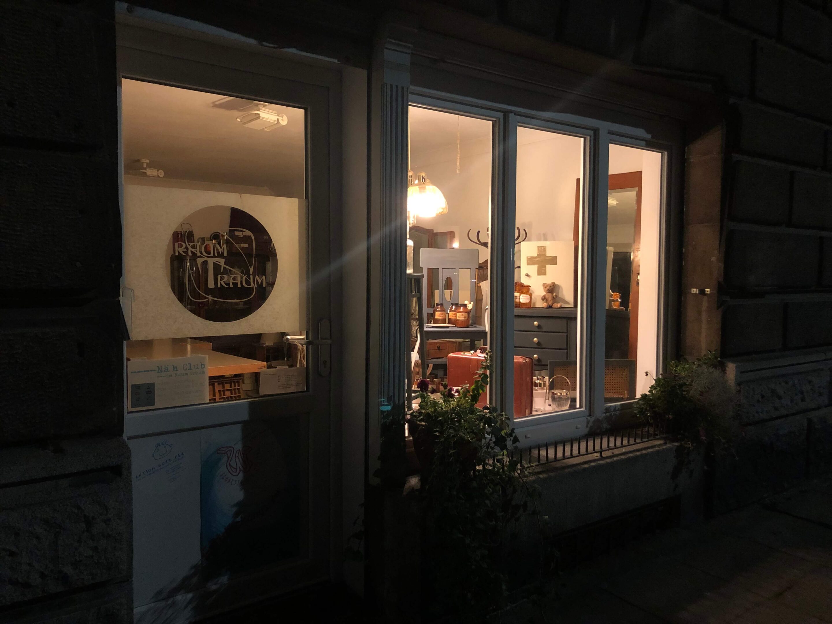 Unser Laden­lokal. Komm näher!